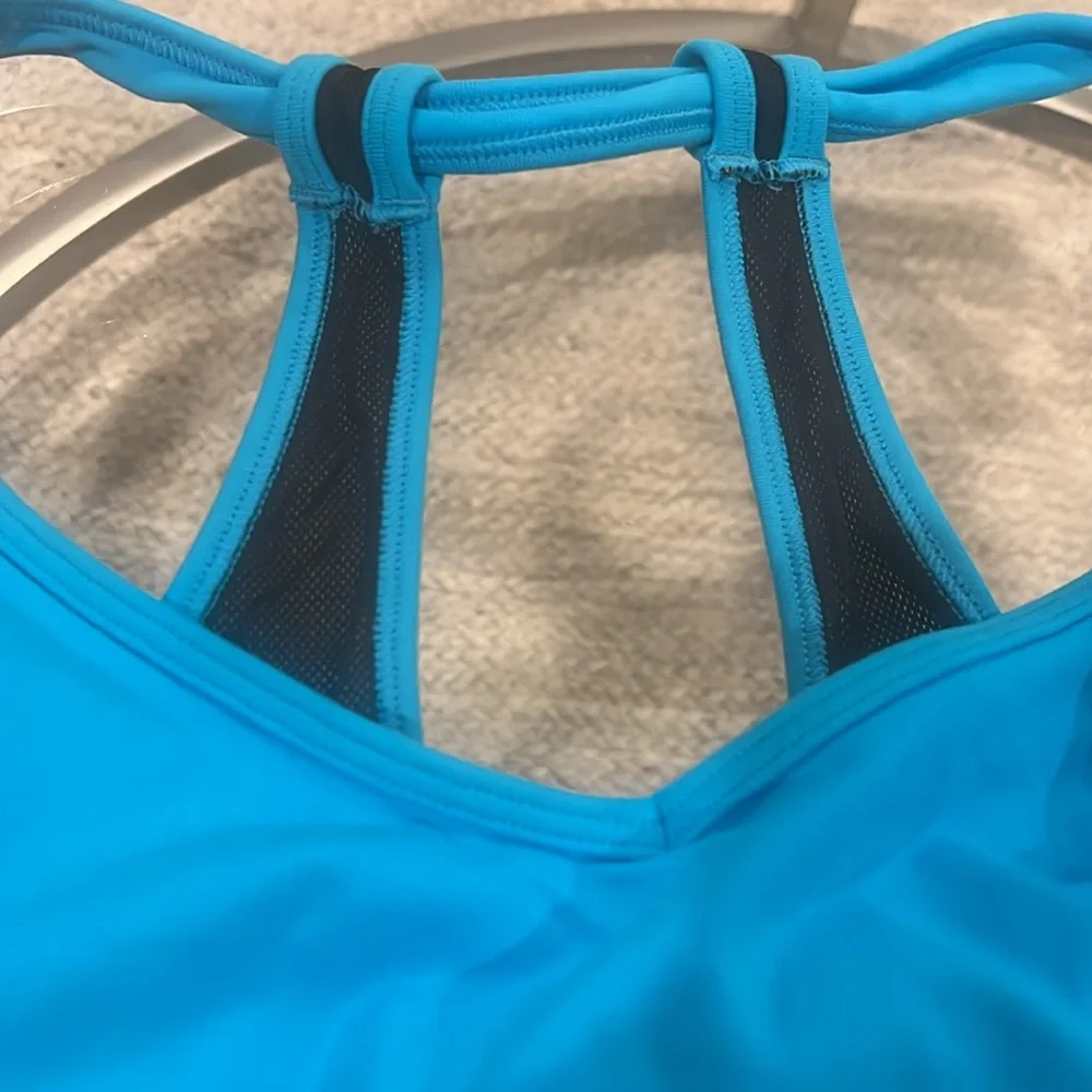 Victoria Secret Workout Tank - Picture 2 of 4